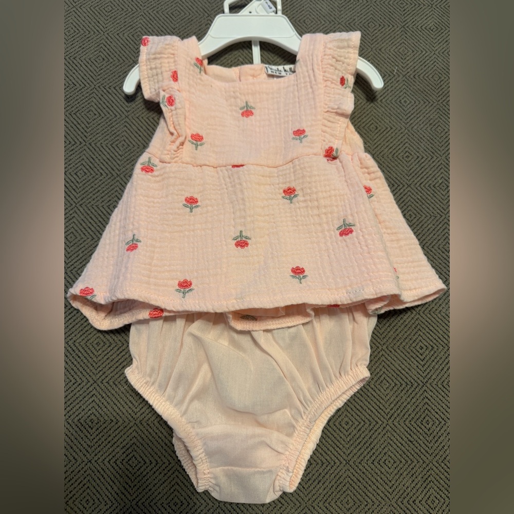 NWOT Nicole Miller New York Pink Floral Baby 2 piece Outfit Size: 3/6 Months